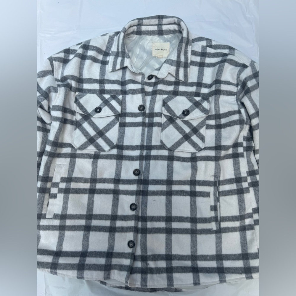 Thread & supply flannel shacket Size L. Great Condition - Picture 3 of 8